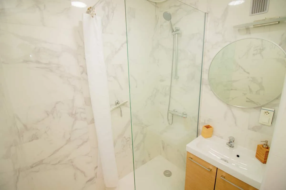 Salle de bain partagée