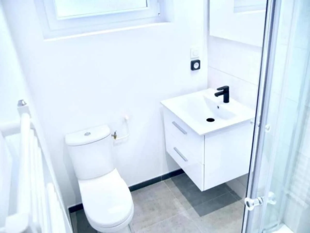 Salle de bain partagée